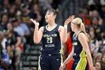 本月场均9.3板联盟第三！李月汝生涯第3、4次两双 均在本月拿到